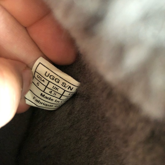- UGG boots size 6 Bailey Button . GUC - Picture 8 of 8